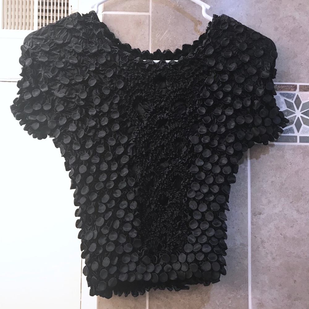 Black scrunchie shirt